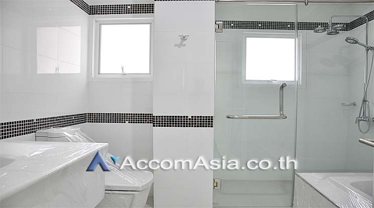 13  Office Space For Sale in Silom ,Bangkok BTS Sala Daeng AA13147